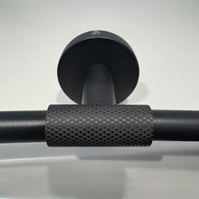 Load image into Gallery viewer, Motivo Knurled Towel Ring Matte Black