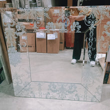 Load image into Gallery viewer, Trendy Mirrors Flower Edge Mirror