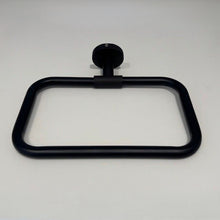 Load image into Gallery viewer, Motivo Knurled Towel Ring Matte Black
